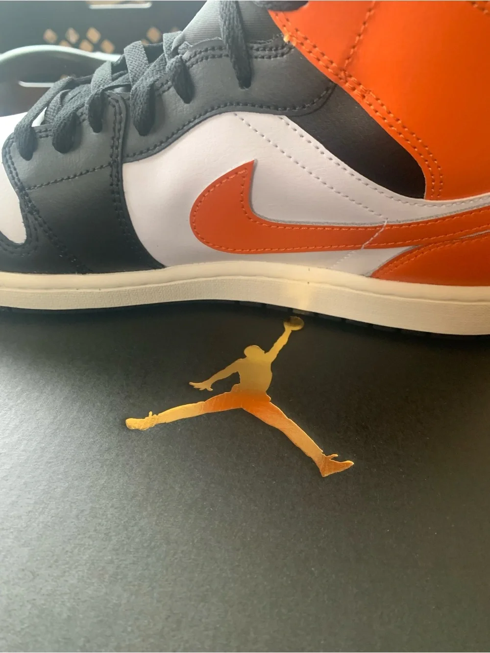 Jordan Air Jordan 1 Mid in Starfish, Black & White